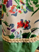Charger l&#39;image dans la galerie, &quot; Tapestry &quot; Jupe années 50. Taille XS/S
