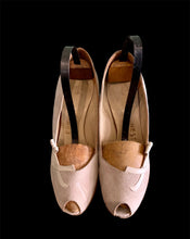 Charger l&#39;image dans la galerie, Chaussures années 50 . Taille 36,5
