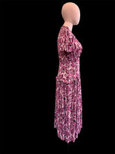 Charger l&#39;image dans la galerie, &quot; Pink roses &quot;. Robe années 40. Taille S
