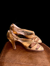 Charger l&#39;image dans la galerie, &quot;Gold&quot; Chaussures dorées des années 30. Taille 36
