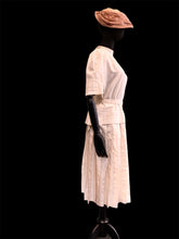Charger l&#39;image dans la galerie, &quot; Embroidery &quot;. Robe années 30. Taille S
