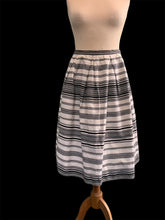 Charger l'image dans la galerie, " B & W ". Jepe années 50. Taille S