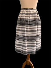 Charger l'image dans la galerie, " B & W ". Jepe années 50. Taille S