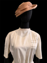 Charger l&#39;image dans la galerie, &quot; Embroidery &quot;. Robe années 30. Taille S
