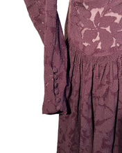 Charger l'image dans la galerie, " Plum lace ". Robe en dentelle années 40. Taille S