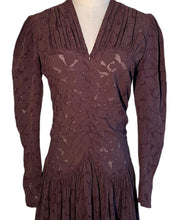 Charger l'image dans la galerie, " Plum lace ". Robe en dentelle années 40. Taille S