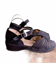 Upload image to gallery, Chaussures années 40. Taille 36

