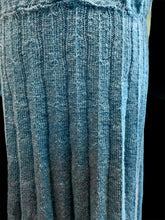 Charger l&#39;image dans la galerie, &quot;Hiver bleu&quot; Robe en laine années 50. Taille S/M
