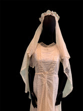 Charger l&#39;image dans la galerie, &quot; Vive la mariée &quot;. Robe de mariée années 30. Taille S
