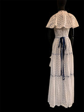Upload image to gallery, &quot; Broderie Anglaise &quot;. Robe années 40. Taille XS
