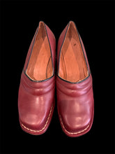 Charger l&#39;image dans la galerie, Chaussures années 40. Taille 40
