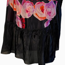 Upload image to gallery, &quot; Pink and red roses &quot; Robe en soie années 20. Taille S
