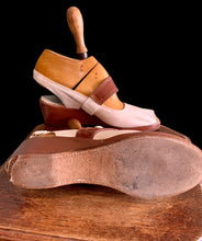 Upload image to gallery, Chaussures années 40

