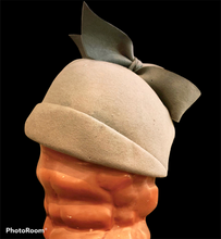 Upload image to gallery, &quot;Almond&quot; Felt hat 40s
