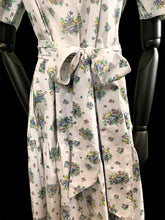 Upload image to gallery, &quot; Bouquets &quot; . Robe années 40. Taille XS/S
