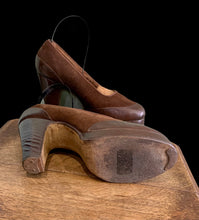 Charger l&#39;image dans la galerie, Chaussures années 40. Taille 33
