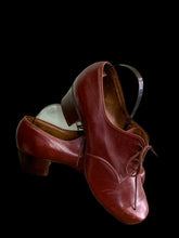 Upload image to gallery, Chaussures années 40. Taille 40
