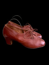 Upload image to gallery, Chaussures années 40. Taille 37,5
