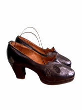Upload image to gallery, Chaussures &quot;restriction&quot; années 40. Taille 37,5
