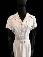 Charger l&#39;image dans la galerie, &quot; Tennis &quot; . Robe années 40. Taille S/M

