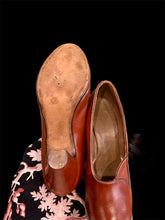 Charger l&#39;image dans la galerie, &quot; Elégantes &quot; Chaussures années 40. Taille 38
