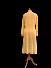 Upload image to gallery, &quot; Mimosa &quot; . Robe années 30. Taille M
