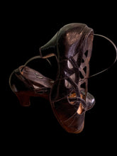 Charger l&#39;image dans la galerie, Chaussures années 40. Taille 38
