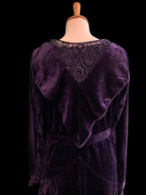 Upload image to gallery, Robe années 30 . Taille S/M

